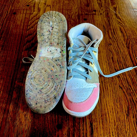 High top Jordan’s 1 size 5 boys pink yellow and green and barley used - Picture 1 of 1